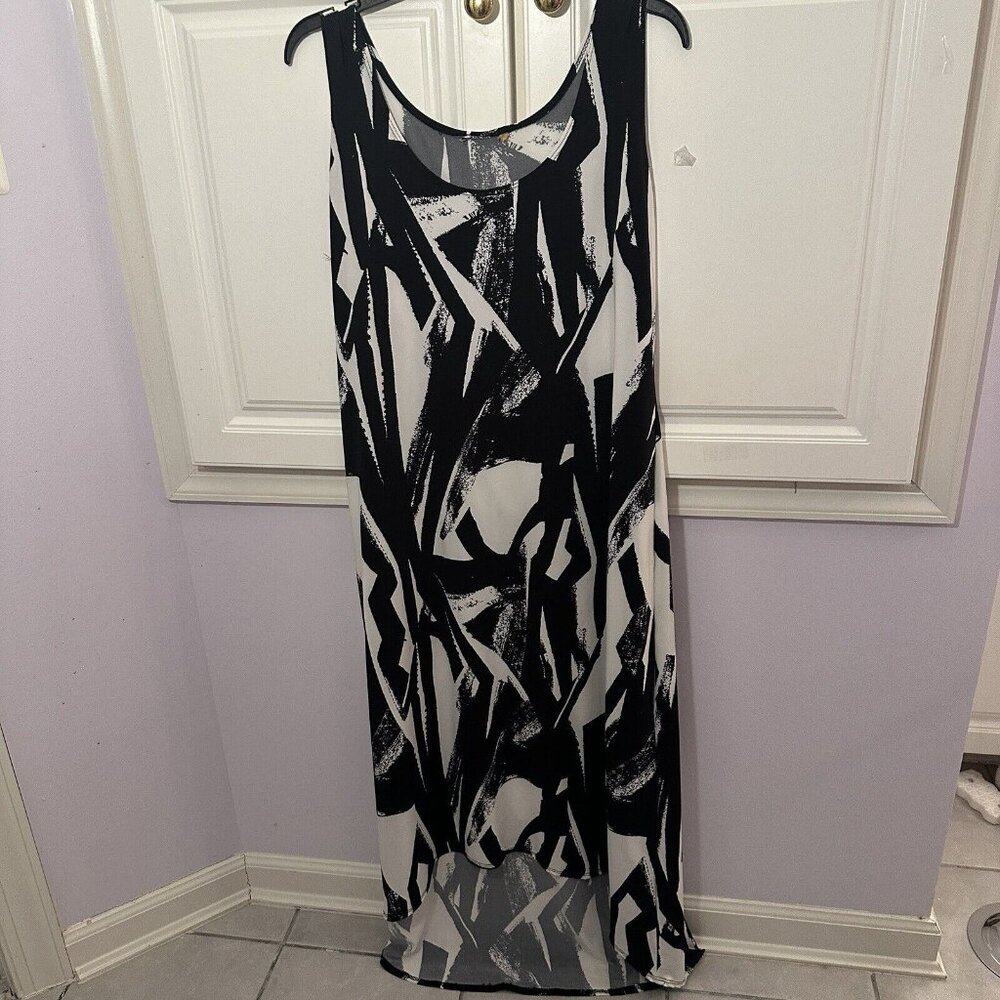 Women’s Black And White Dress - Picture 1 of 2